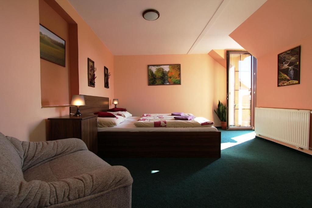 Pension U Svateho Jana Hradec Kralove Quarto foto