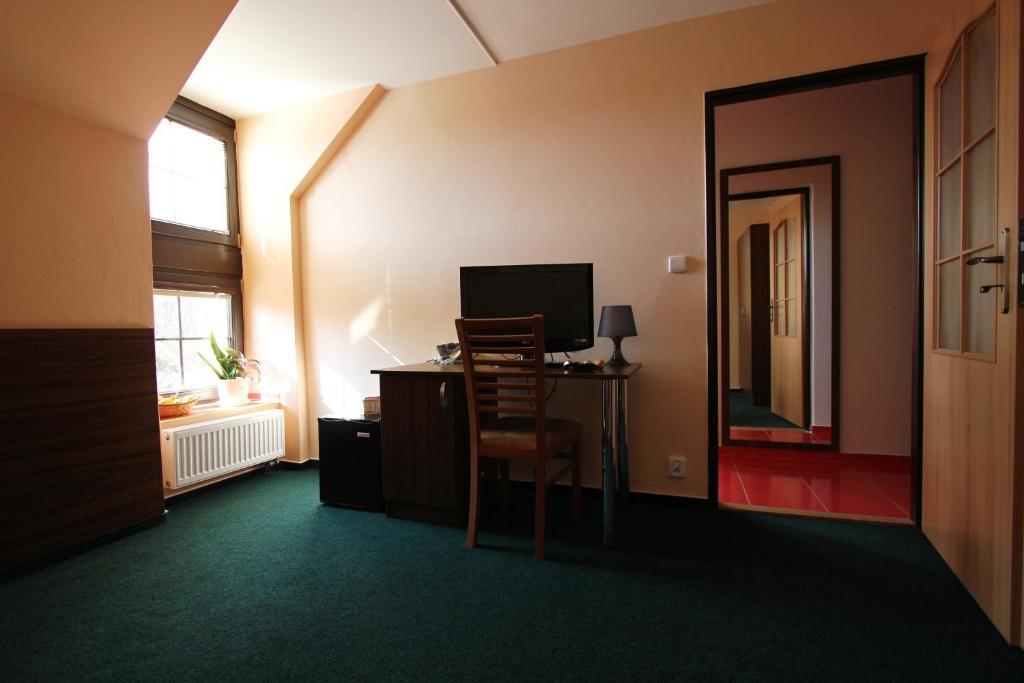Pension U Svateho Jana Hradec Kralove Quarto foto