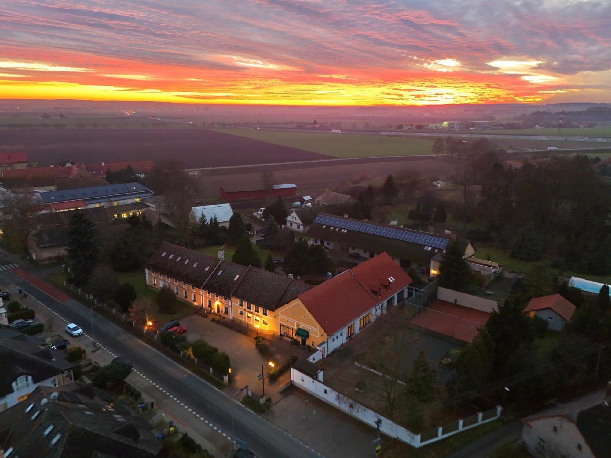 Pension U Svateho Jana Hradec Kralove Exterior foto